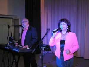 Společenské odpoledne s kapelou Adamis @ Hoštka, sál radnice | Hoštka | Česko